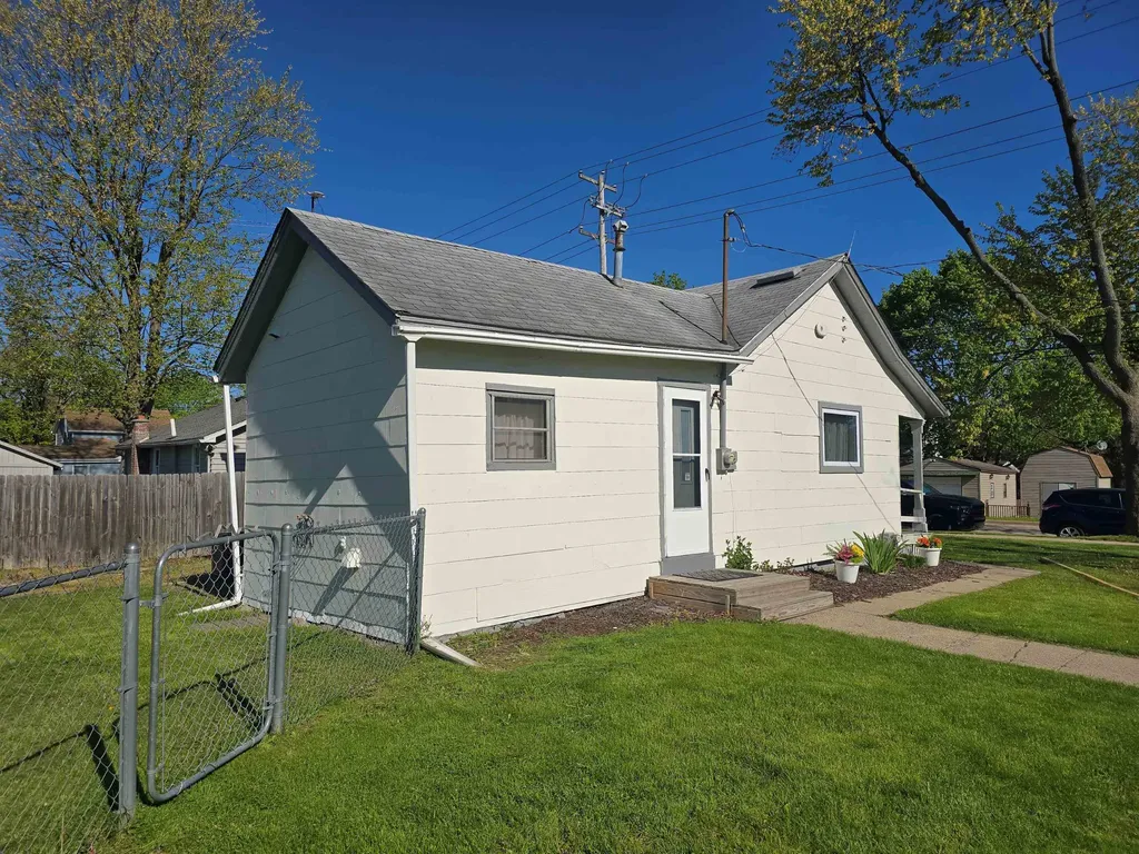 117 W Mcneil Street Corunna City MI 48817