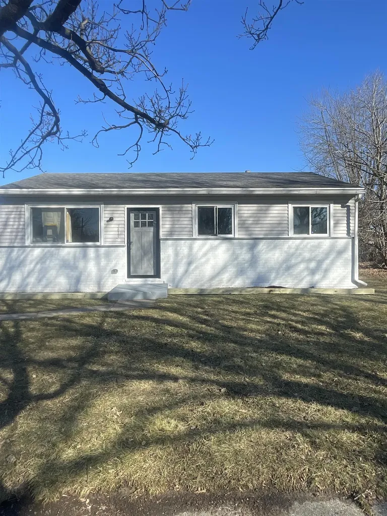 3413 Braeburn Drive Lansing City MI 48911