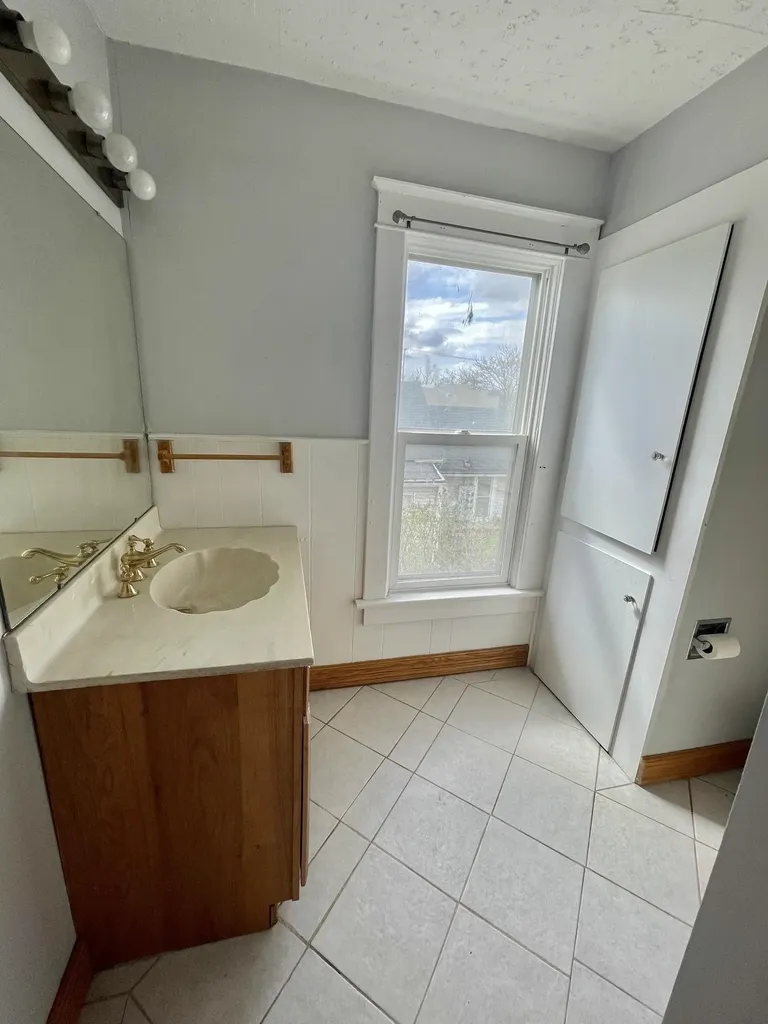 1106 W Main Street Owosso City MI 48867