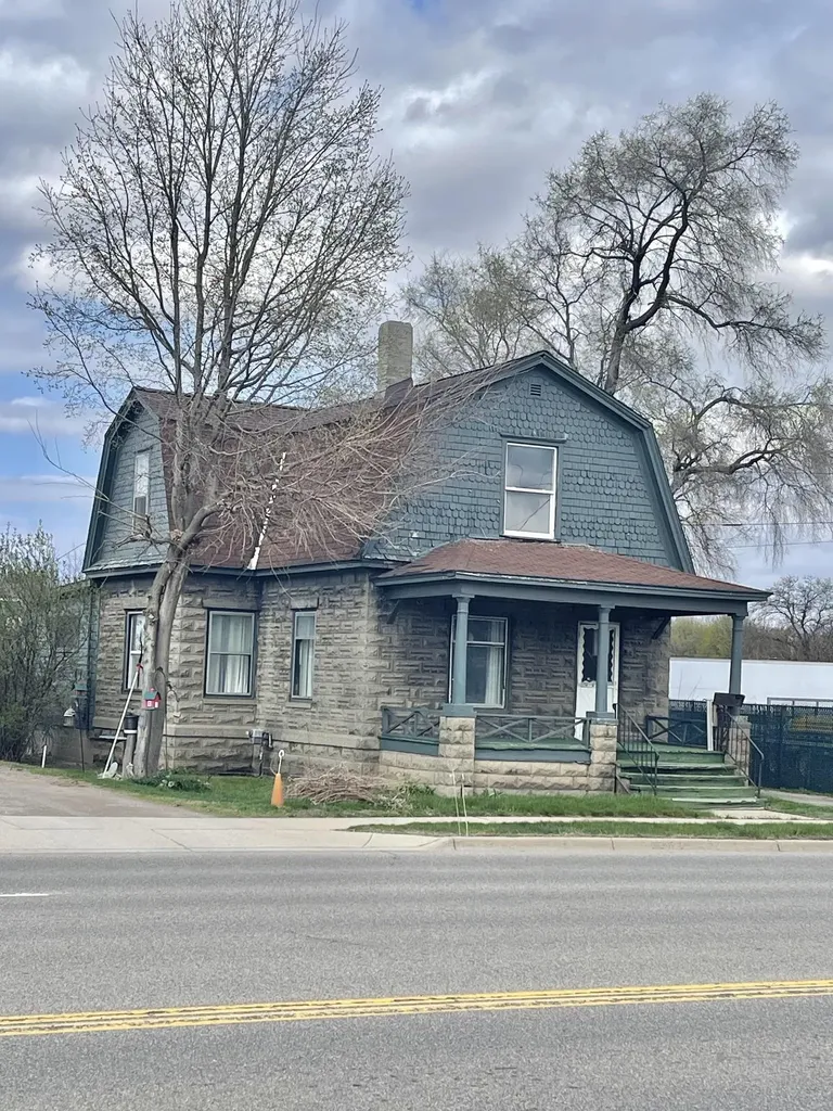 1106 W Main Street Owosso City MI 48867