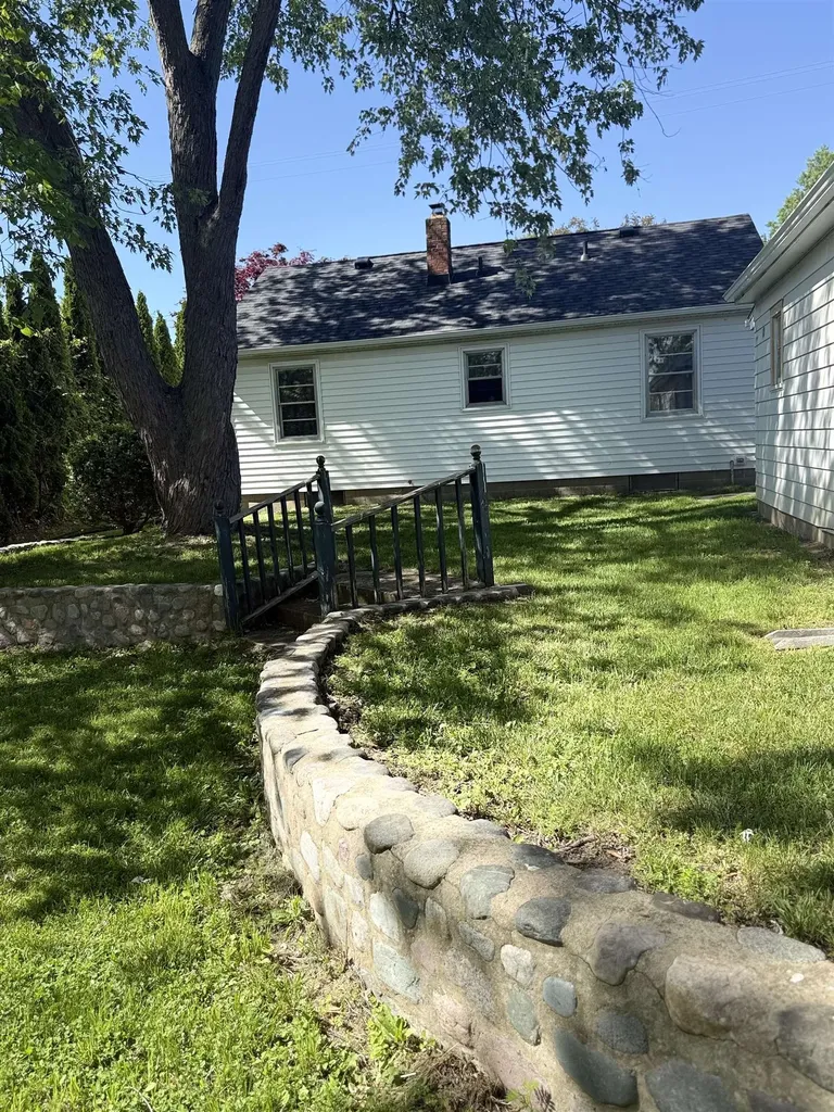 1427 W King Street Owosso City MI 48867