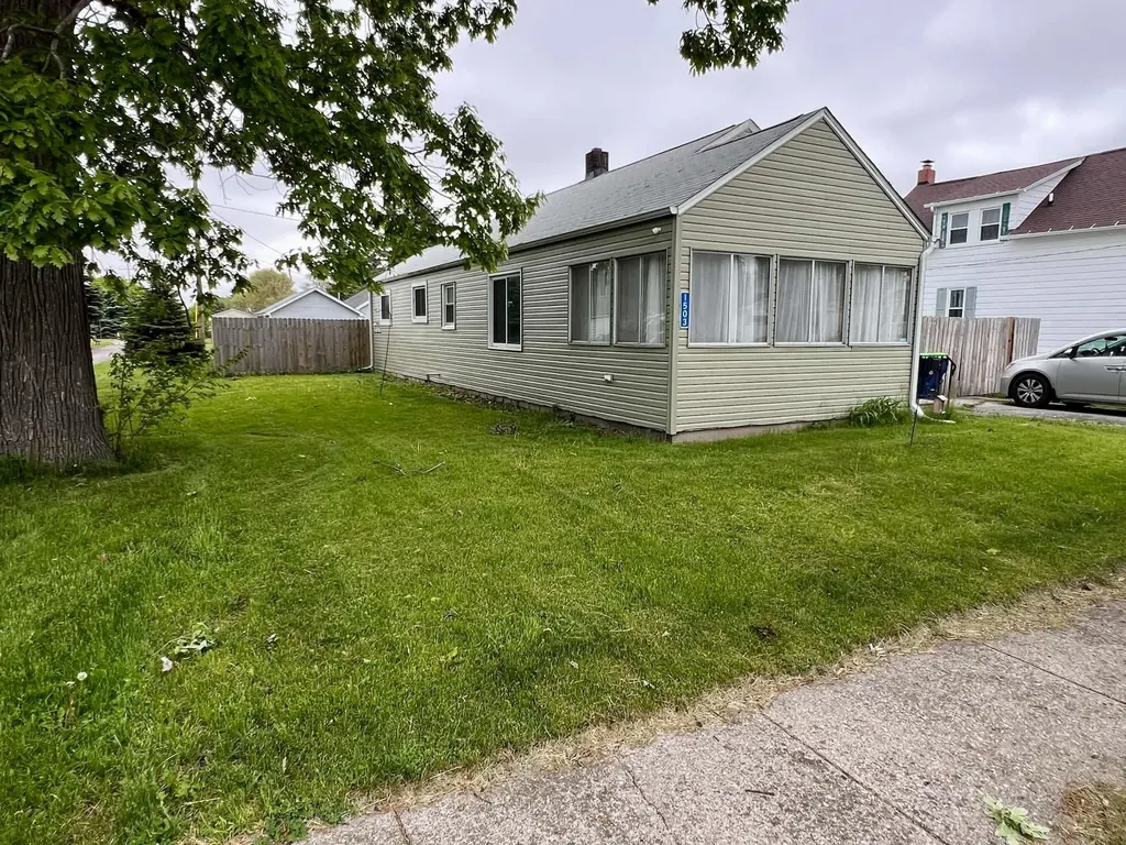 1503 S Van Buren Street Bay City City MI 48708