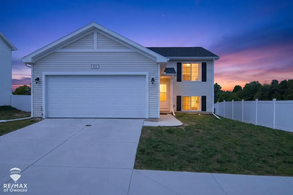 604 Muirfield Drive Eaton Rapids City MI 48827