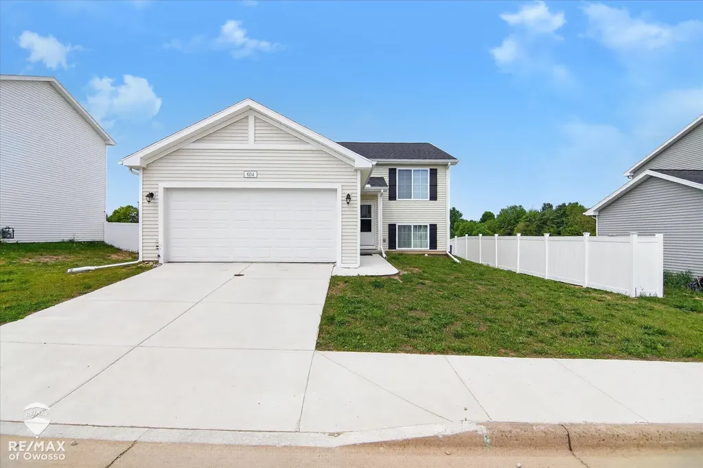 604 Muirfield Drive Eaton Rapids City MI 48827