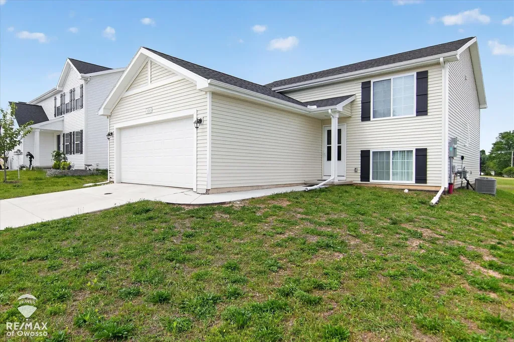 604 Muirfield Drive Eaton Rapids City MI 48827