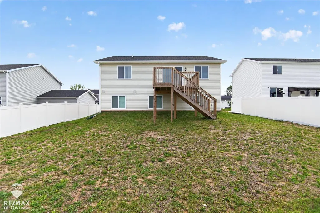 604 Muirfield Drive Eaton Rapids City MI 48827