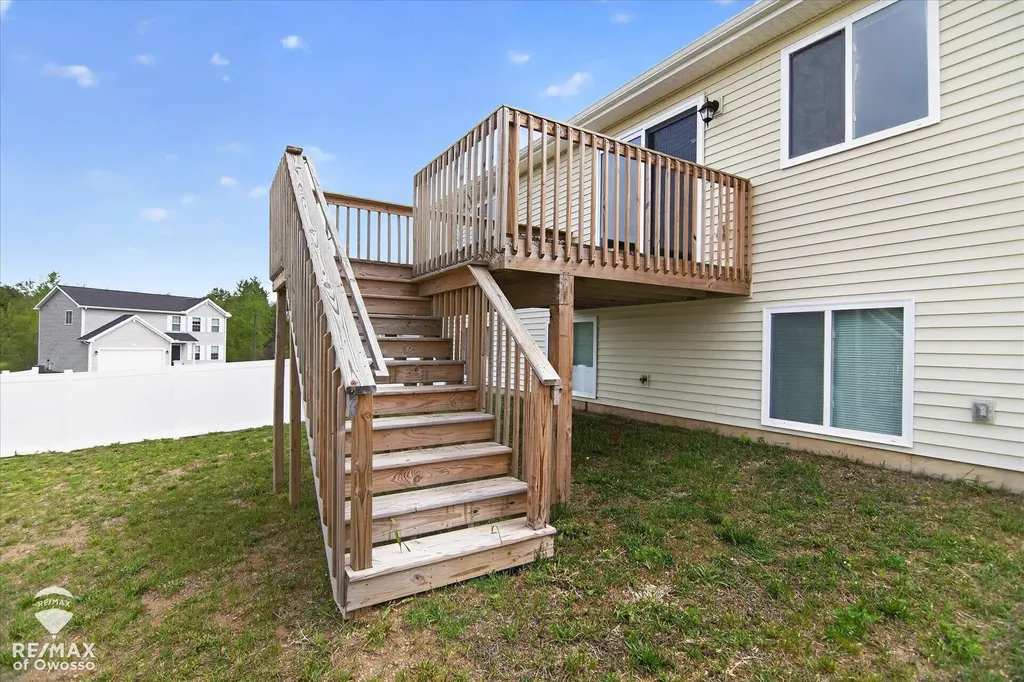 604 Muirfield Drive Eaton Rapids City MI 48827