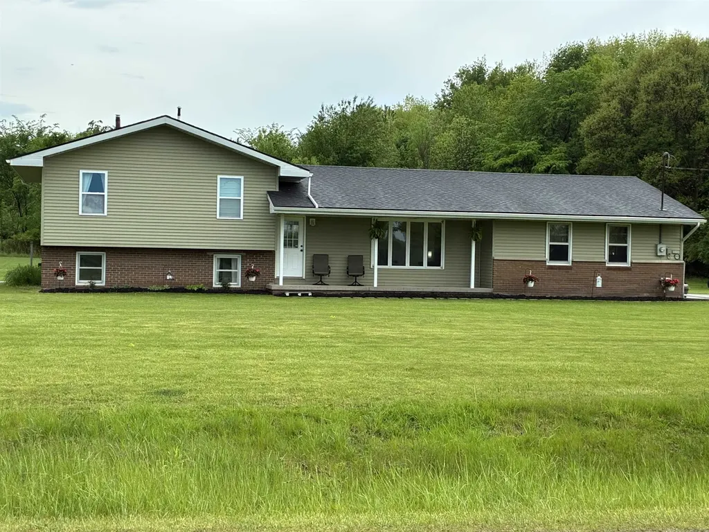 850 Middleton Road Caledonia Charter Township MI 48867