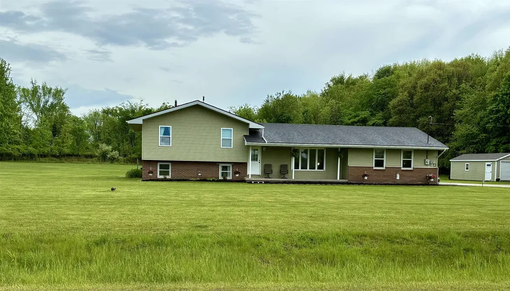 850 Middleton Road Caledonia Charter Township MI 48867