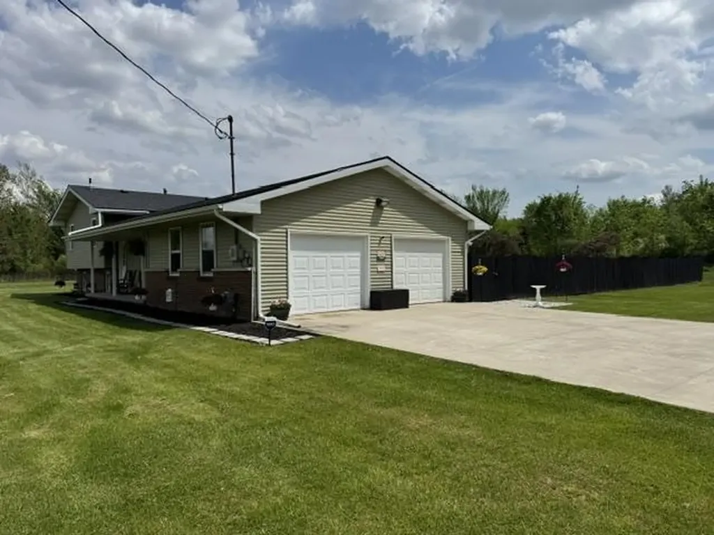 850 Middleton Road Caledonia Charter Township MI 48867