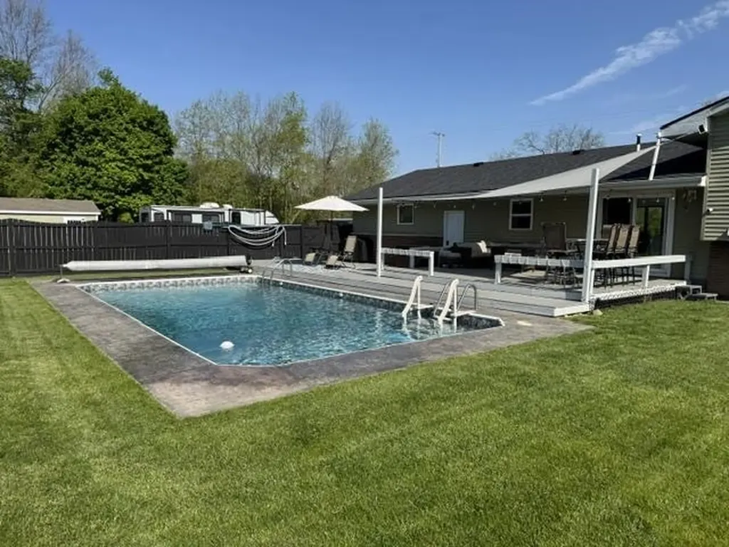 850 Middleton Road Caledonia Charter Township MI 48867