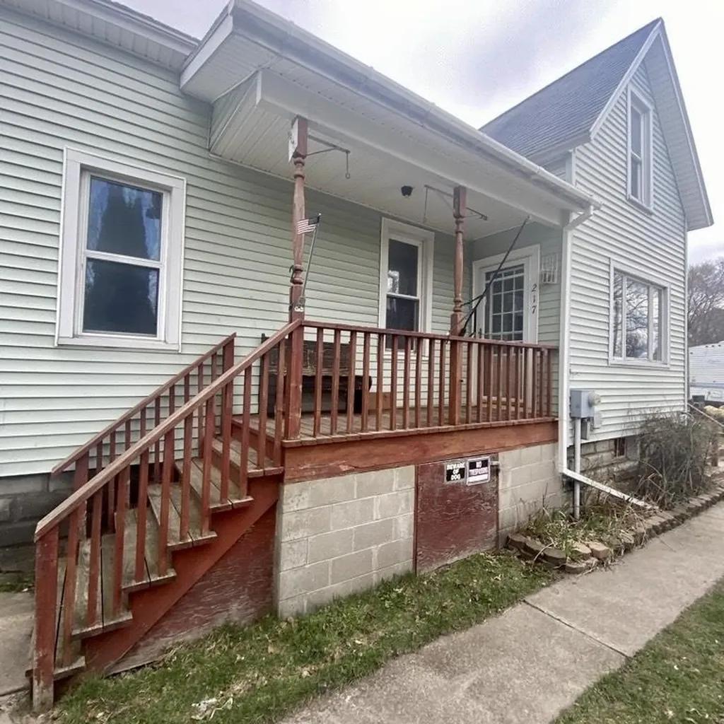 217 Tenth Street Manistee Township MI 49660