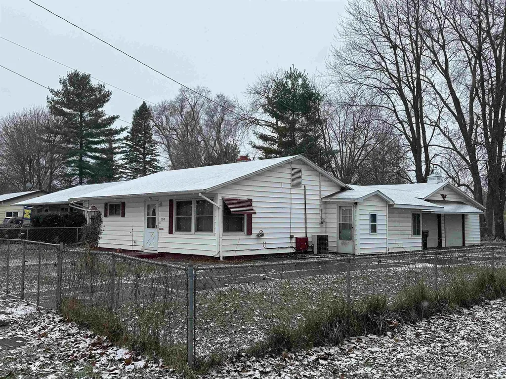 704 Isham Street Owosso City MI 48867