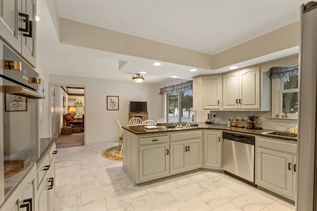 22279 Loupee Drive Lagrange Township MI 49031