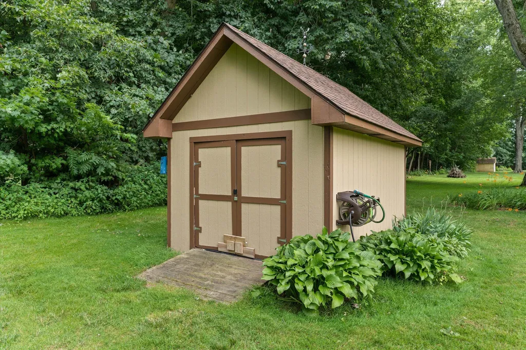 22279 Loupee Drive Lagrange Township MI 49031