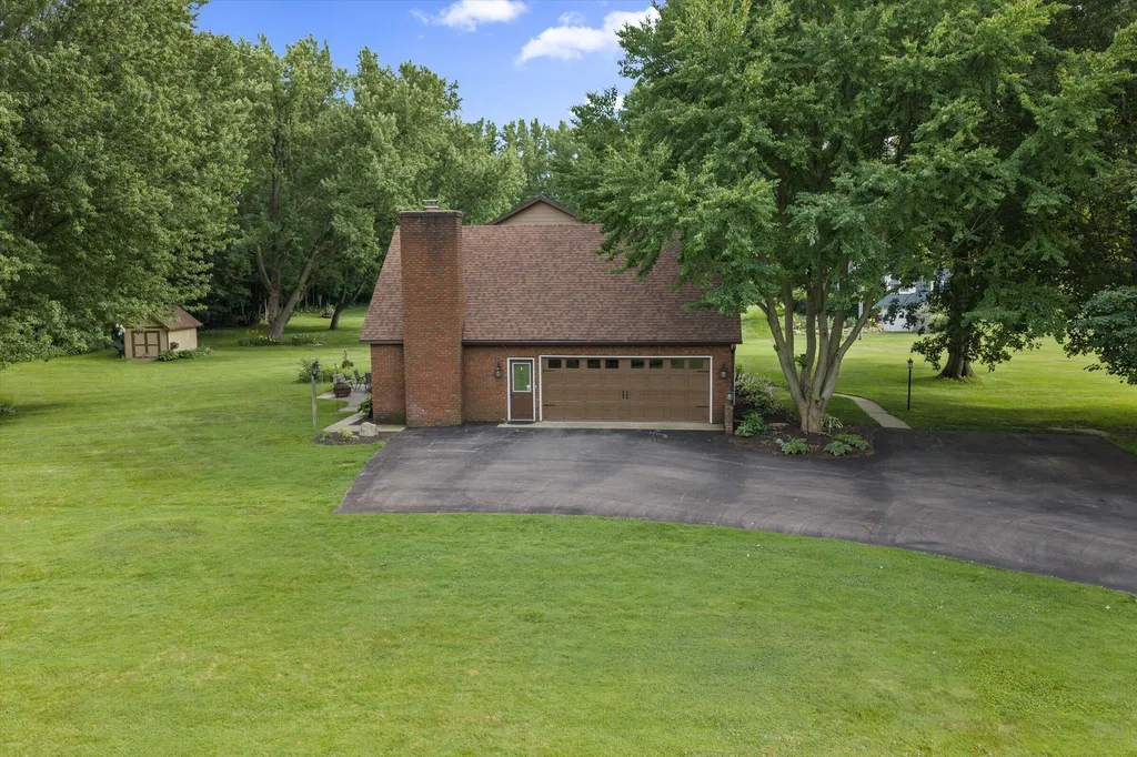 22279 Loupee Drive Lagrange Township MI 49031