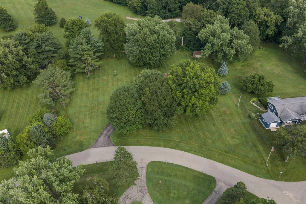 22279 Loupee Drive Lagrange Township MI 49031