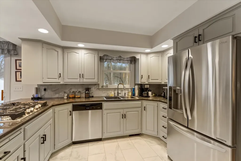 22279 Loupee Drive Lagrange Township MI 49031