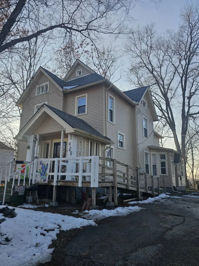 468 Colfax Avenue Benton Harbor City MI 49022