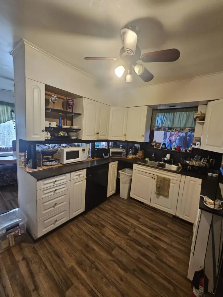 468 Colfax Avenue Benton Harbor City MI 49022