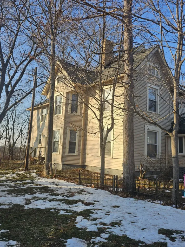 468 Colfax Avenue Benton Harbor City MI 49022