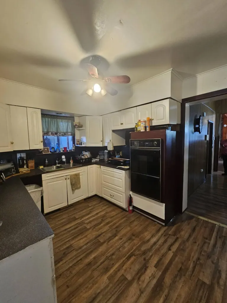 468 Colfax Avenue Benton Harbor City MI 49022