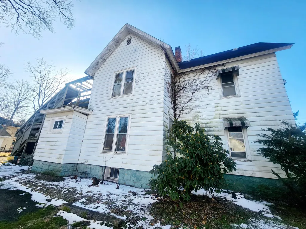 25 W South Street Hartford City MI 49057