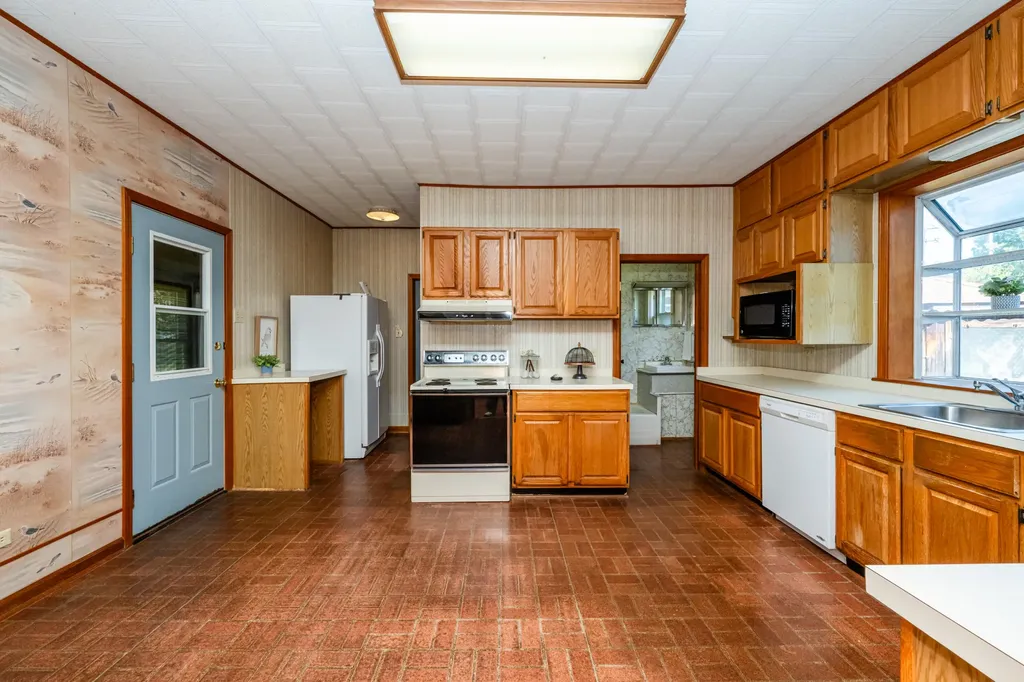 201 Sycamore Street E Three Oaks Village MI 49128