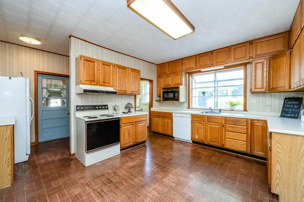 201 Sycamore Street E Three Oaks Village MI 49128