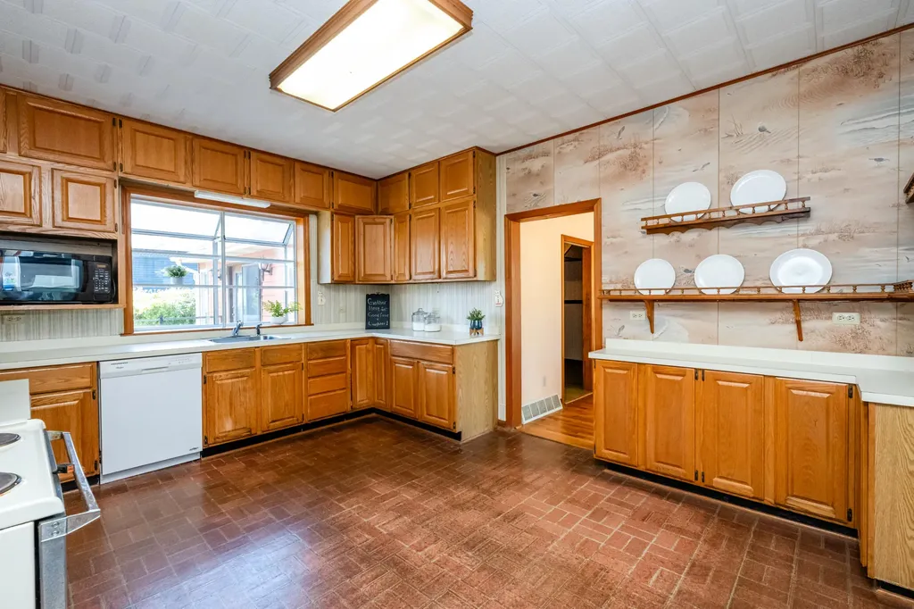 201 Sycamore Street E Three Oaks Village MI 49128
