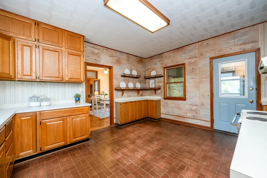 201 Sycamore Street E Three Oaks Village MI 49128