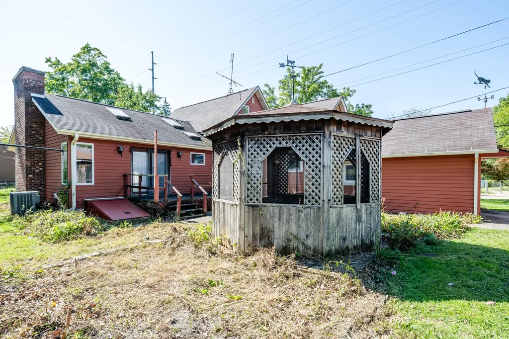 201 Sycamore Street E Three Oaks Village MI 49128