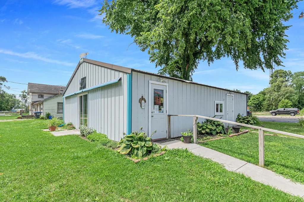 69213 M-62 Edwardsburg Village MI 49112