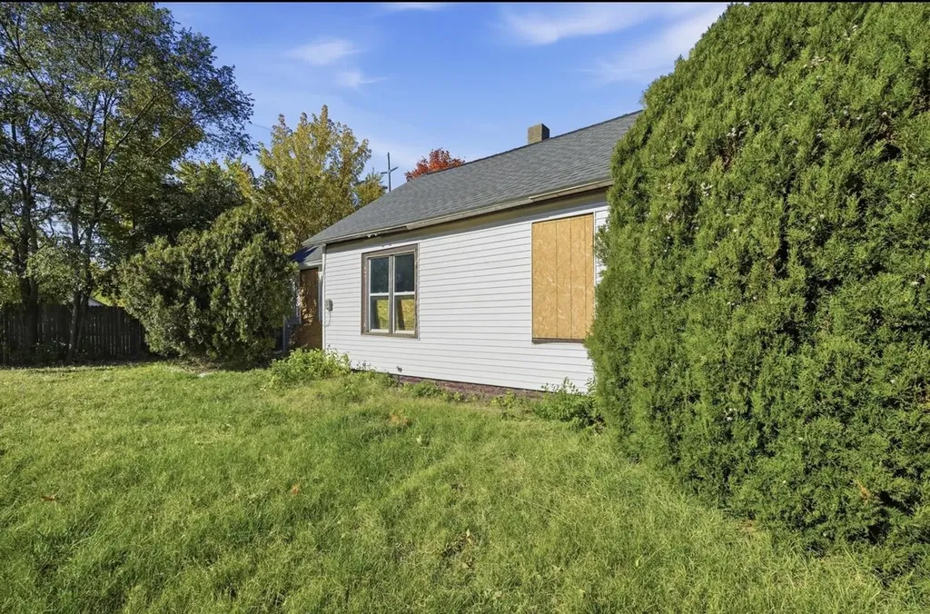1096 Pearl Street Benton Harbor City MI 49022