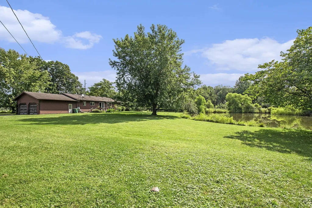 7260 W East Road Chikaming Township MI 49128
