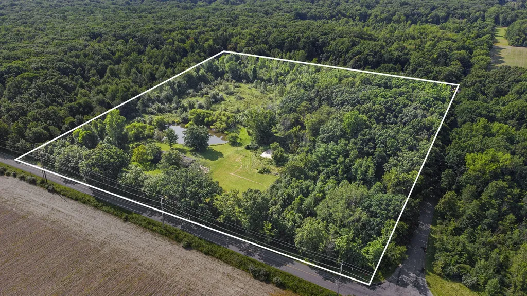 7260 W East Road Chikaming Township MI 49128