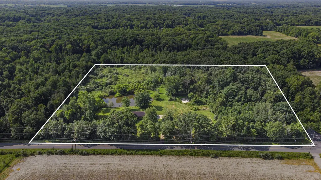 7260 W East Road Chikaming Township MI 49128