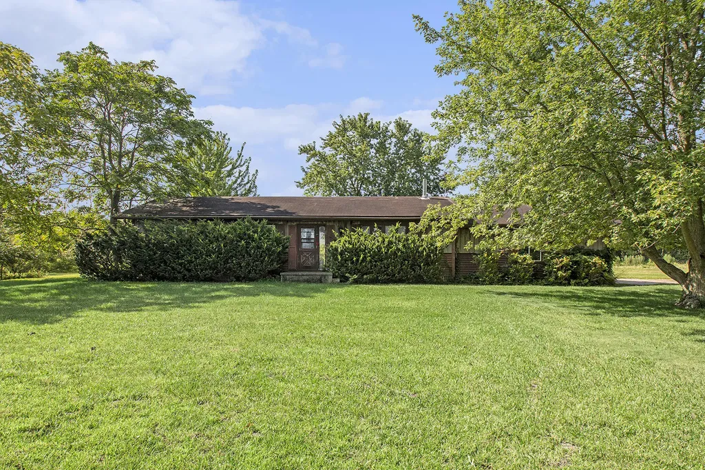 7260 W East Road Chikaming Township MI 49128