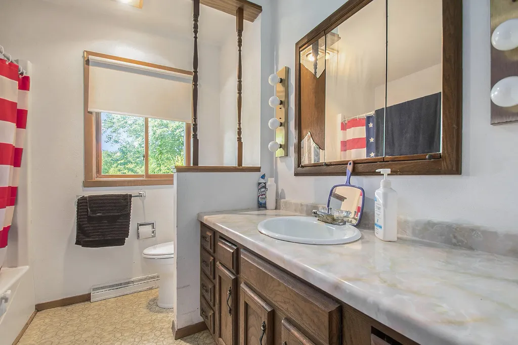 7260 W East Road Chikaming Township MI 49128