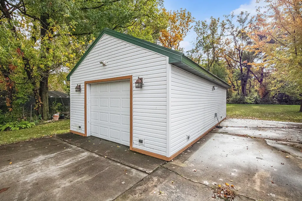 53027 Twin Lakes Road Wayne Township MI 49047