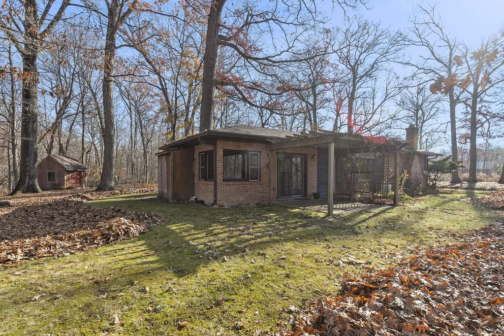 6629 W East Road Chikaming Township MI 49128