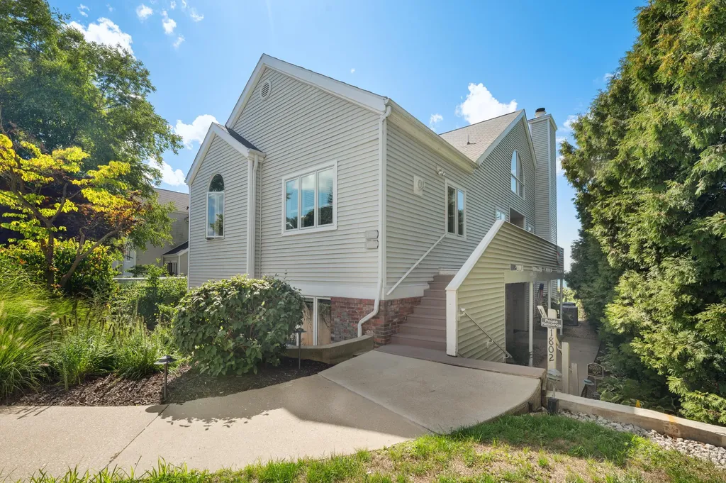 1802 Lakeshore Drive St. Joseph City MI 49085