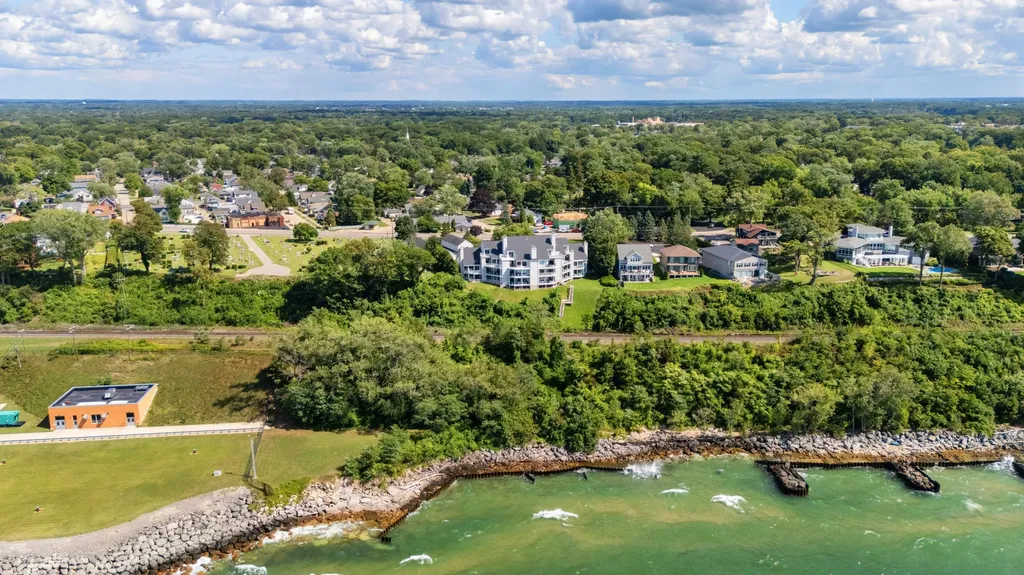 1802 Lakeshore Drive St. Joseph City MI 49085
