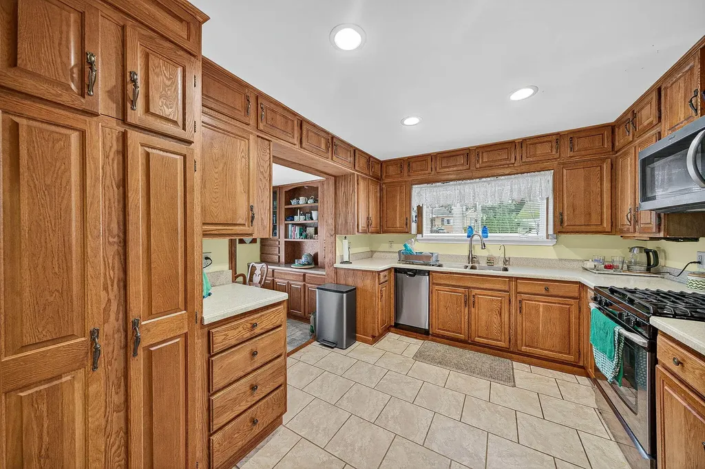 68800 S Shore Drive Ontwa Township MI 49112