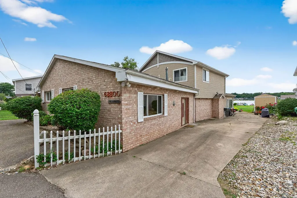 68800 S Shore Drive Ontwa Township MI 49112