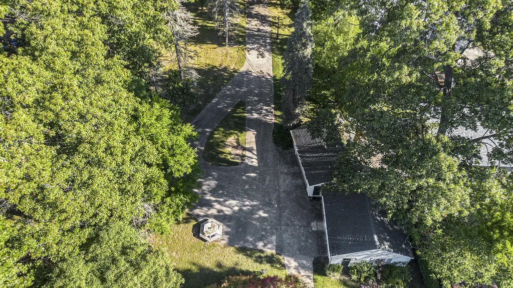 31273 County Line Road Silver Creek Township MI 49047