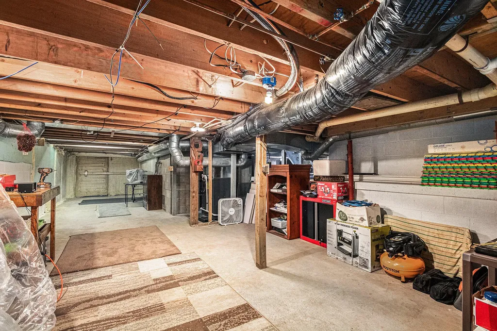 55945 Inn D Inn Drive Silver Creek Township MI 49047