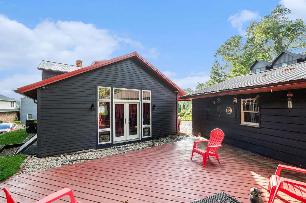 55945 Inn D Inn Drive Silver Creek Township MI 49047