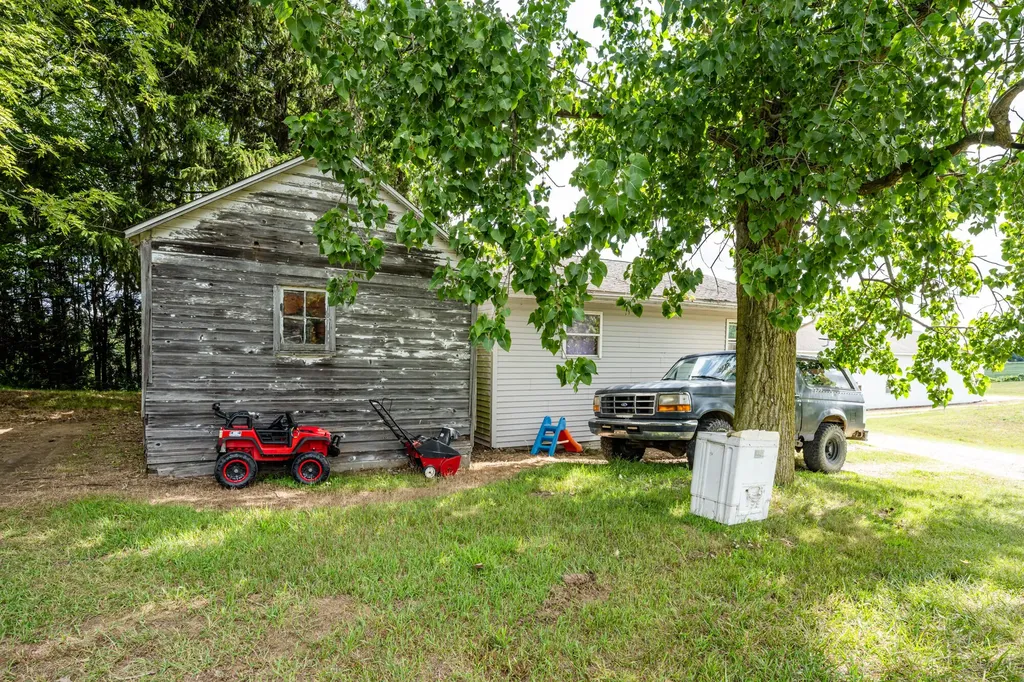 1980 Angling Road Bainbridge Township MI 49098