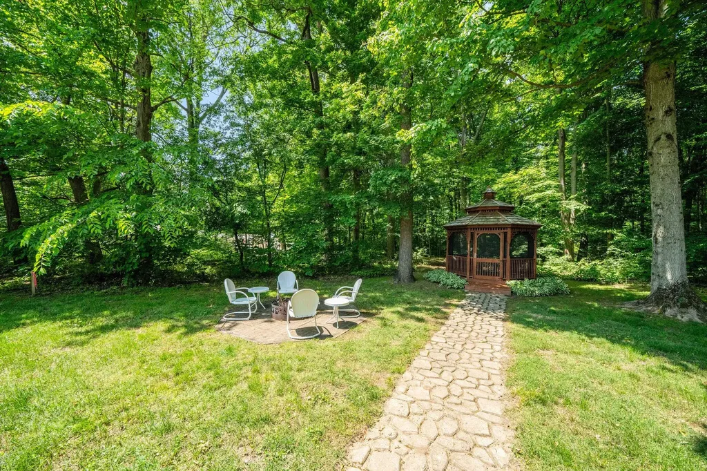61738 Lake View Drive Penn Township MI 49031